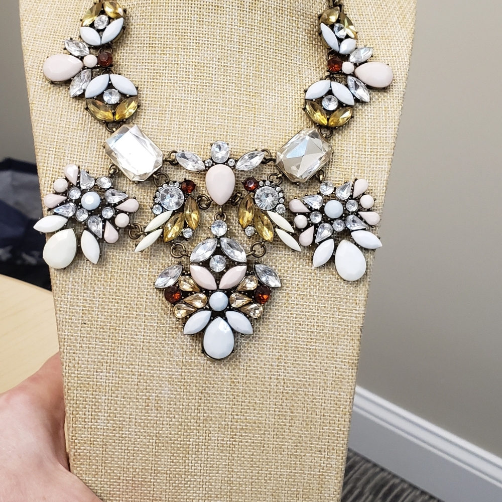 Vintage, luxe glass crystal brass tone jeweled bib statement necklace - Picture 11 of 16